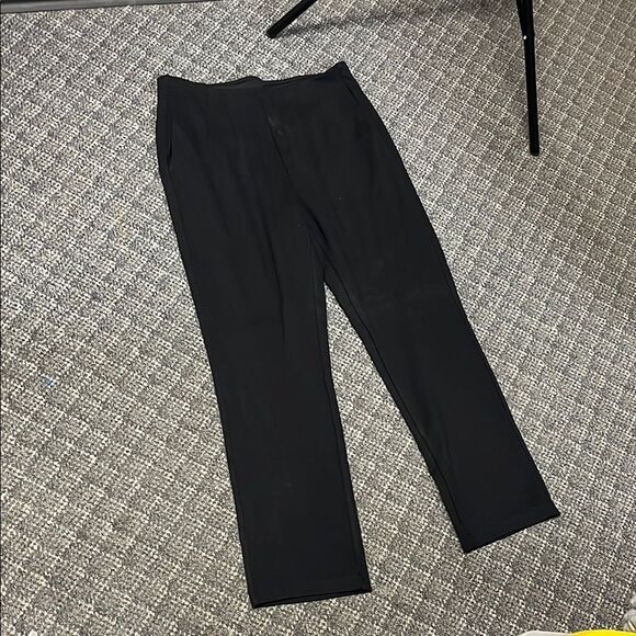 Elegant Black Pantsuit with Straight Leg Design - Picture 1 of 1